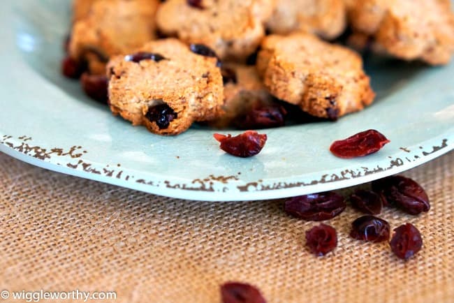 can dogs eat cranberries and almonds